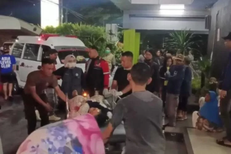 Menyoroti kecelakaan maut yang melibatkan mobil elf pengangkut rombongan peziarah di Tanjakan Cae, Sumedang ( (Dok. Polda Jabar))
