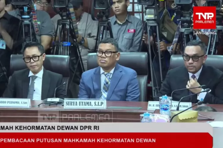 Menyoroti hasil putusan sidang MKD yang menjerat pejabat nonaktif DPR RI, dari Ahmad Sahroni hingga Adies Kadir ( (YouTube.com / DPR RI))
