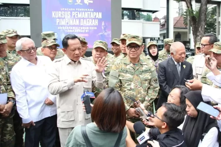 Mendagri Tito Karnavian pastikan status Gubernur Riau Abdul Wahid akan dinonaktifkan hingga perkaranya inkrah. ((Instagram/titokarnavian))