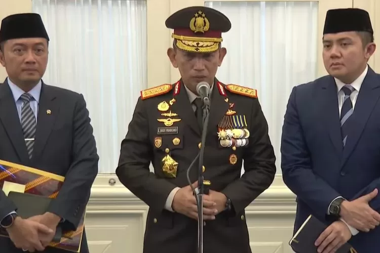Keterangan pers Kapolri Jenderal Listyo Sigit soal insiden ledakan di SMAN 72 Jakarta ((Tangkapan layar YouTube Sekretariat Presiden))