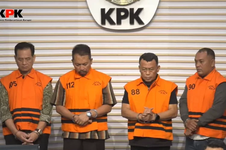 Mengintip barang bukti kasus dugaan suap di lingkungan Pemerintah Daerah Ponorogo, Jawa Timur.  ( (YouTube.com / KPK RI))