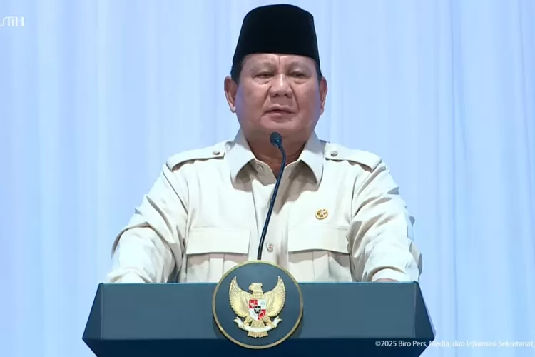 Presiden Prabowo Subianto minta pejabat harus bekerja lebih cepat dan tak sekadar omon-omon.  ((Tangkapan layar YouTube Sekretariat Presiden))