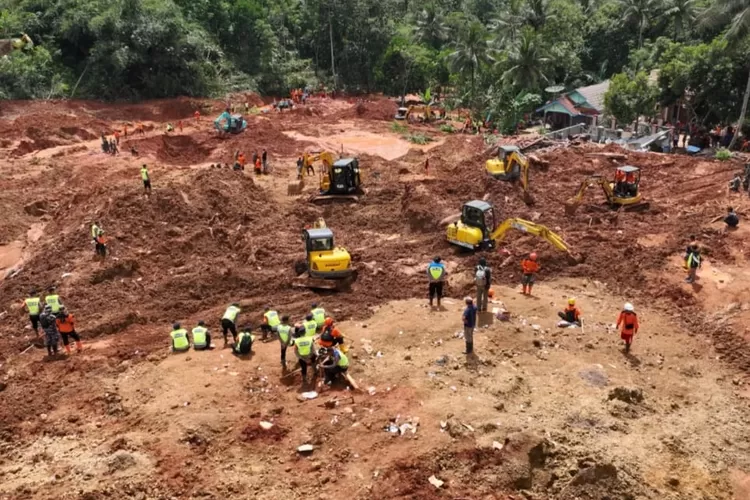 Operasi SAR di lokasi longsor Majenang Cilacap memasuki hari ketujuh dan masih ada lima korban yang belum ditemukan. ( (Dok BNPB))