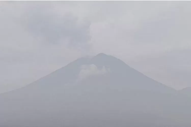 Gunung Semeru masih erupsi aktif hingga Minggu, 23 November 2025.  ((PVMBG))