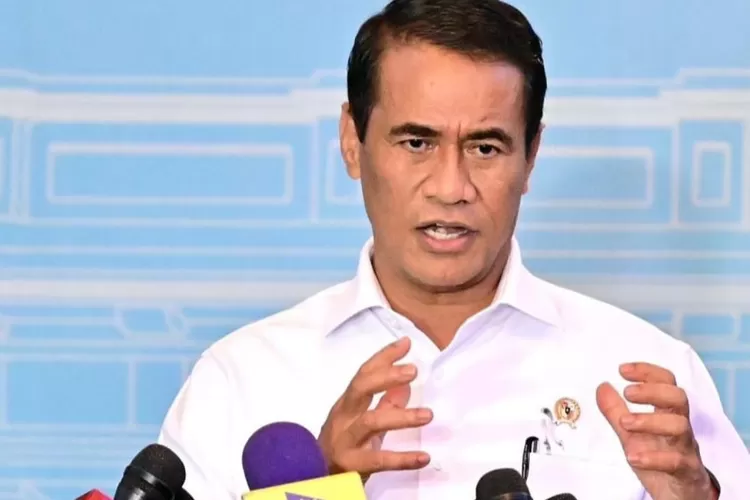 Menteri Pertanian, Amran Sulaiman menegaskan akan segera mencopot pejabat yang terlibat kasus impor beras ilegal. ( (Instagram/a.amran_sulaiman))