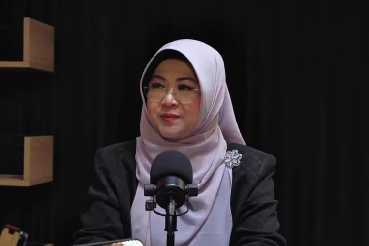 Dokter Tifa ceritakan proses pemeriksaan terkait ijazah Jokowi. ( (YouTube/Bambang Widjojanto))