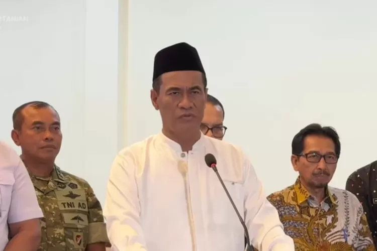 Mentan Amran Sulaiman pastikan cadangan beras di wilayah terdampak bencana Sumatera aman.  ((Tangkapan layar YouTube Kementerian Pertanian))