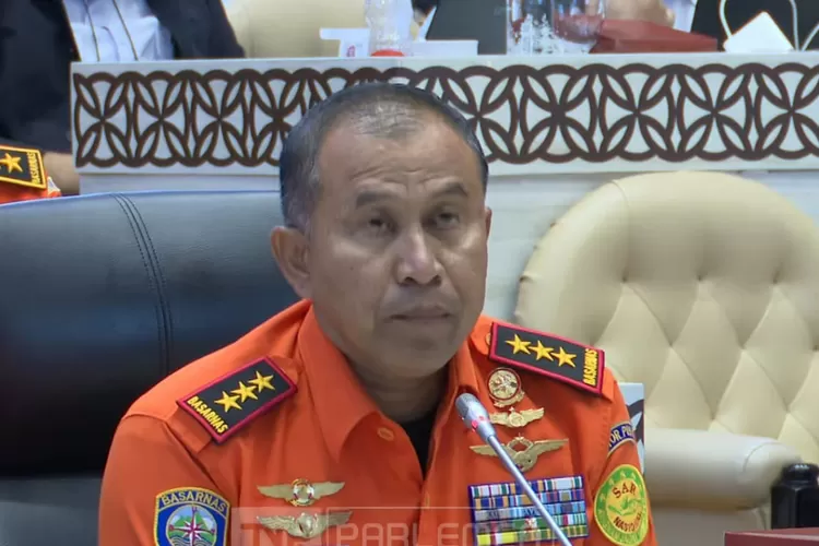 Kepala Basarnas, Mohammad Syafii ungkap perkembangan terbaru soal penanganan bencana di Aceh, Sumatera Utara dan Sumatera Barat.  ((YouTube/TVR Parlemen))