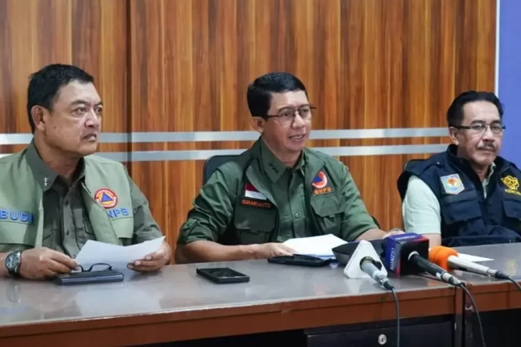 Menyoroti fakta terkini bencana banjir-longsor yang melanda wilayah Sumatera Barat (Sumbar), pada Senin, 1 Desember 2025. ((Dok. BNPB))