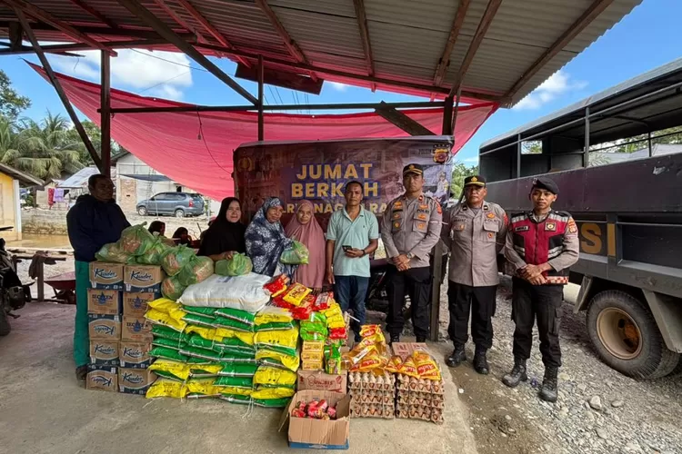 Polres Nagan Raya Salurkan Bantuan Jumat Berkah untuk Warga Kurang Mampu dan Korban Banjir di Tripa Makmur (Desta.)