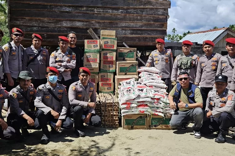 Sat Reskrim Polres Nagan Raya Salurkan Puluhan Paket Sembako ke Pesantren dan Warga Terdampak Banjir (Desta)