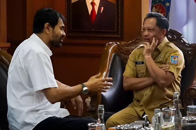 Menyoroti kontroversi 3 bupati di Provinsi Aceh yang menyatakan tak sanggup atasi dampak bencana banjir bandang di wilayahnya.  ((Instagram.com/@muzakirmanaf1964))
