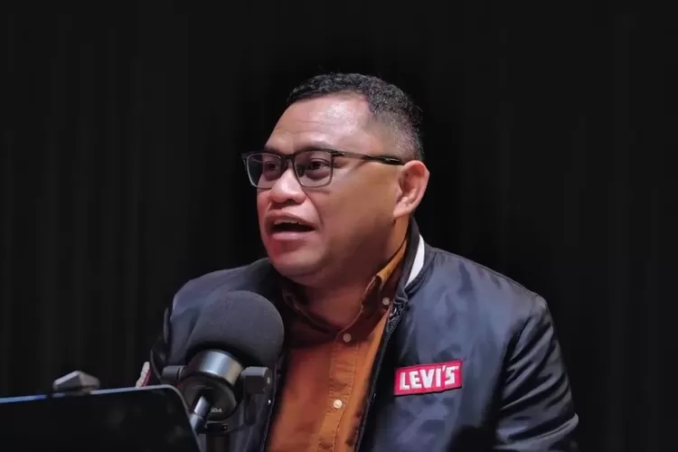 Psikolog Muhammad Iqbal turut buka suara mengenai usulan bencana nasional di Sumatera.  ((YouTube/Bambang Widjojanto))