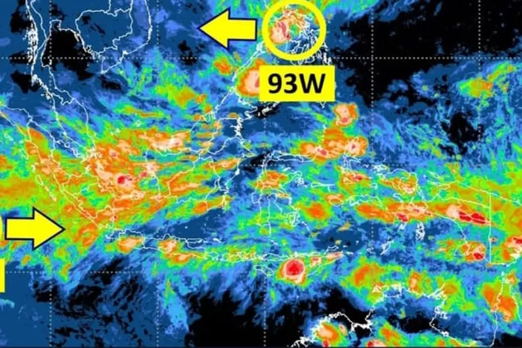 Tangkapan layar data BMKG soal bibit siklon yang disebut memicu hujan lebat dan gelombang tinggi. ((Dok BMKG))