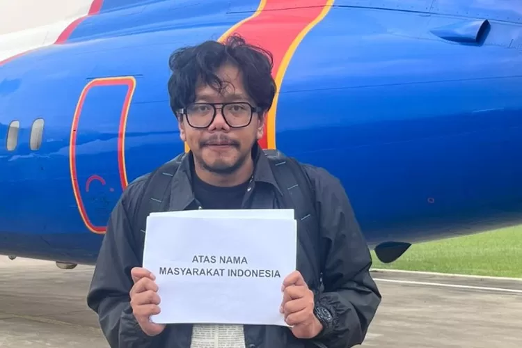 Menyoroti kontroversi influencer, Ferry Irwandi dengan anggota Komisi I DPR, Endipat Wijaya ihwal aksi donasi warga untuk korban bencana Sumatera. ( (Instagram.com/@irwandiferry))