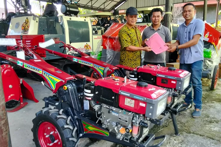 Melalui Aspirasi Jasrum, 2 Poktan di Luwu Utara Terima Hand Tractor dari Kementan  (istimewa)