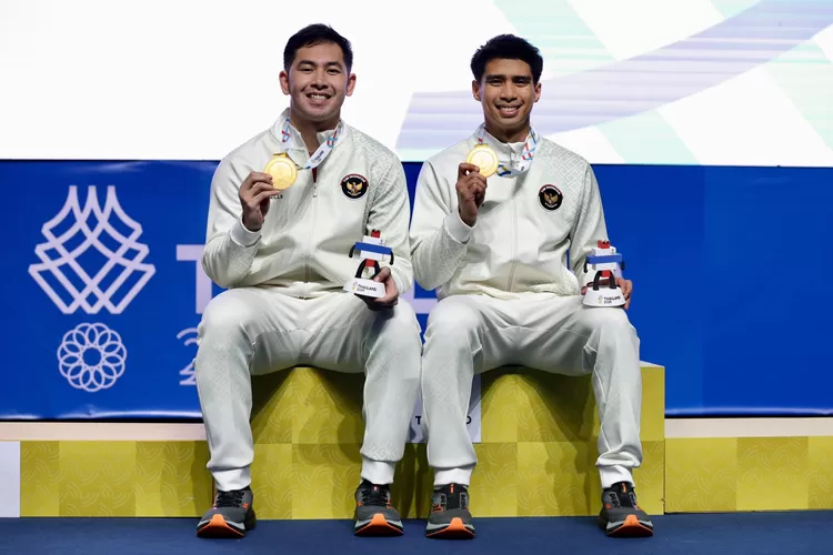 SEA Games 2025, pasangan ganda putra  Sabar/Reza Sempurnakan Debut dengan Kepingan Medali Emas (pbsi)