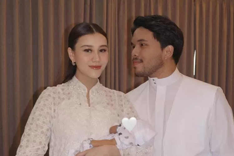 Wajah buah hati dari Aaliyah Massaid dan Thariq Halilintar disebut ada bule-nya (Instagram: @aaliyah.massaid)