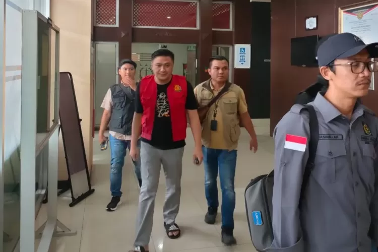 Tim Tabur Kejaksaan Agung Amankan Buronan DPO Terpidana Roland - Satu Arah