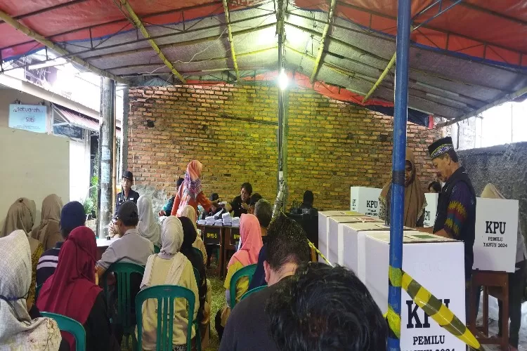Suasana pencoblosan pada Pemilu 2024 di TPS 39 Kelurahan Kebalen, Babelan (satuarah.co/budhie uban)
