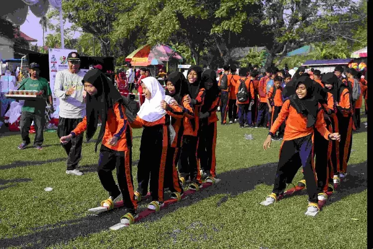 KORMI Kab Bekasi perkenalkan olahraga tradisional di acara Botram Cabangbungin (bekasikab.go.id)