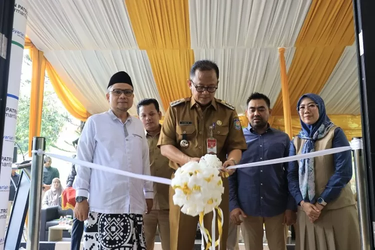 Pj Wali Kota Bekasi R Gani Muhamad meresmikan Kantor Kas Baru Bank Syariah Patriot