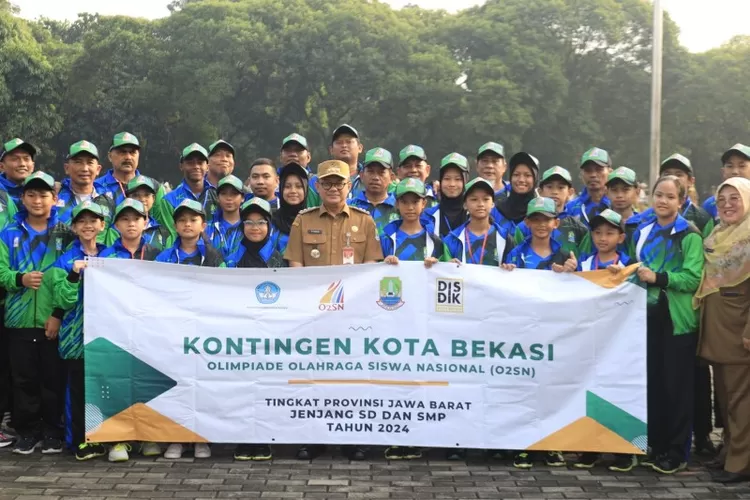 Pj Wali Kota Bekasi R Gani Muhamad melepas Kontingen 02SN Kota Bekasi (bekasikota.go.id)