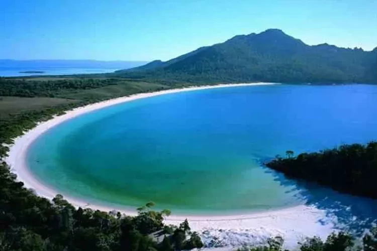 Pantai Selong Belanak (Go To Indonesia)