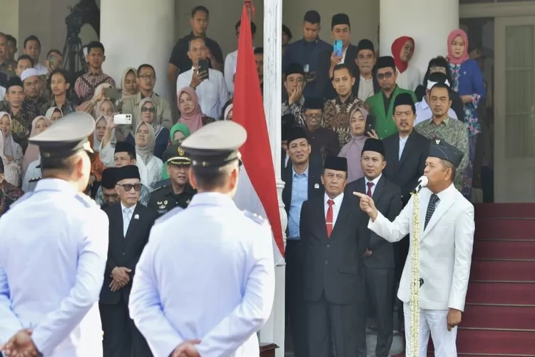 Gubernur Jabar Dedi Mulyadi secara resmi melantik Cecep Nurul Yakin dan Asep Sopari Al Ayubi sebagai Bupati dan Wakil Bupati Tasikmalaya masa jabatan 2025&ndash;2030, hasil Pemilihan Kepala Daerah Serentak 2024, di Gedung Pakuan, Kota Bandung, Rabu (4/5/25).
