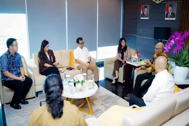 Menkomdigi Meutia Hafid saat menerima Ketua Umum PWI terpilih Akhmad Munir dan Ketua DK terpilih Atal S. Depari, Rabu (3/9/25).