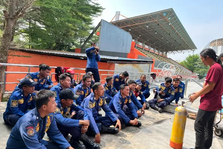 Tahun 2025, Damkar Kabupaten Bekasi mencatat 235 kasus penyelamatan, jauh lebih banyak dari kasus kebakaran. 