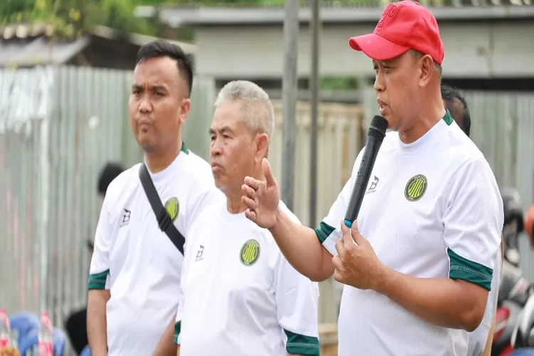 Wali Kota Bekasi Tri Adhianto (kanan)