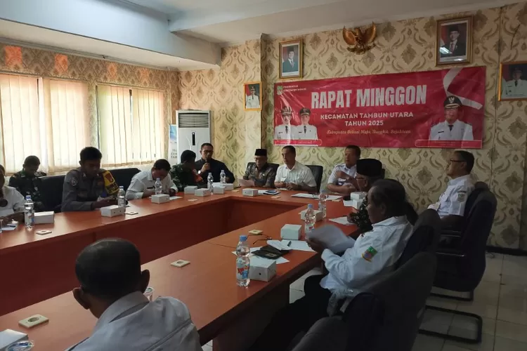 Rapat Minggon Kecamatan Tambun Utara, Rabu (12/11/25).