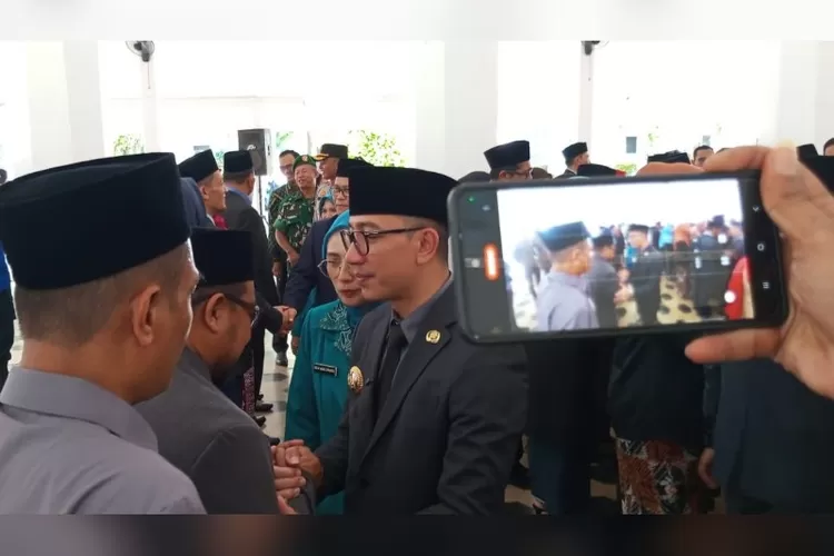 Bupati Lebak  Hasbi Asyidiki Jayabaya