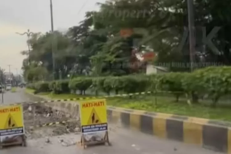 Perbaikan di spot Jalan Tegal Gede-Tegal Danas (Dinas SDABMBK Kab Bekasi)