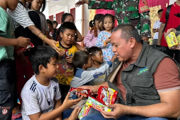 Wali Kota Bekasi Tri Adhianto menyapa warga Sumatera Barat