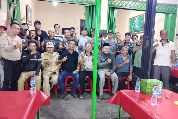 Pengurus dan anggota Paguyuban PKL Manunggal Rasa