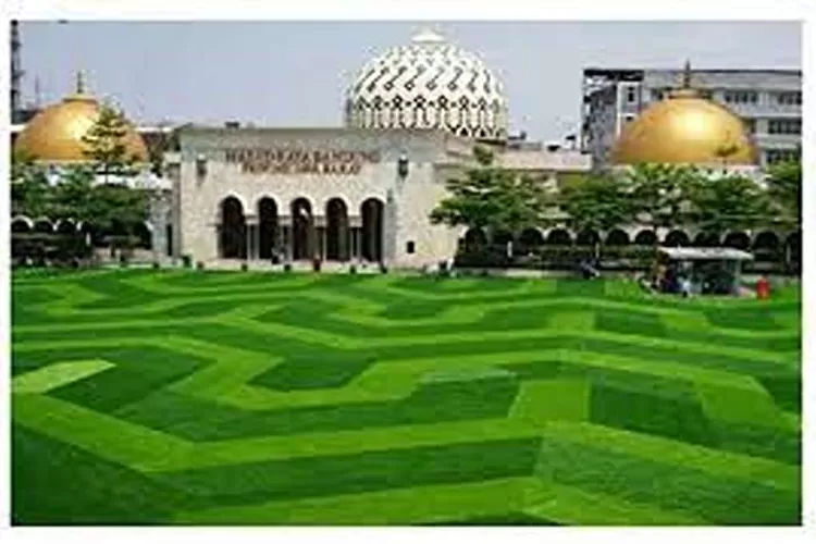 Rekomendasi Wisata Masjid Raya Bandung Yang Menarik Dikunjungi  (Isti)
