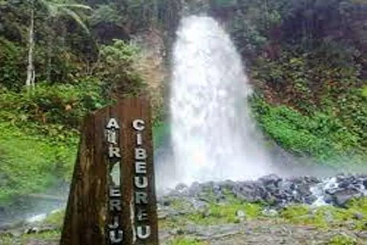 Rekomendasi Wisata Cibeureum, Air Terjun Di Kebun Raya Cibodas  (Isti)