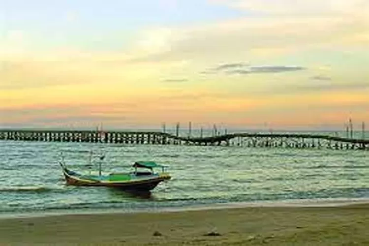 Pantai Amal, Tempat Pertemuan Air Tawar dan Air Asin Di Jayapura  (Isti)