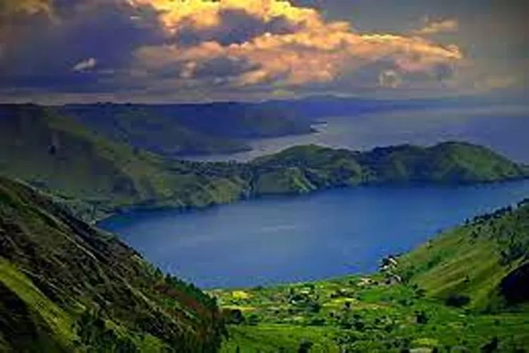 Geosite Sipinsur, Wisata Danau Toba Dari Ketinggian  (Isti)