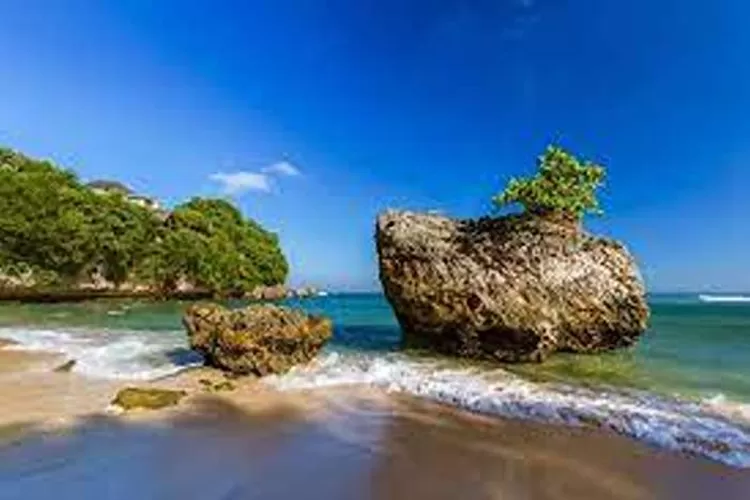 Pantai Padang-padang Wisata Alam Di Pecatu Bali Yang Menarik Dikunjungi  (Isti)