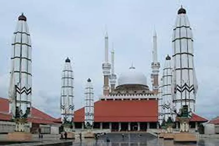 Rekomendasi Wisata Religi Masjid Agung Di Jawa Tengah Yang Lagi Hits  (Isti)
