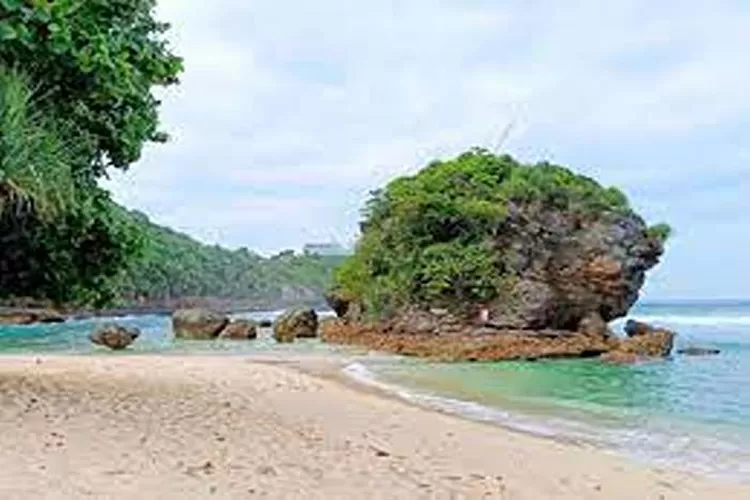 Rekomendasi Wisata Pantai Leter Yang Menarik Untuk Dikunjungi  (Isti)