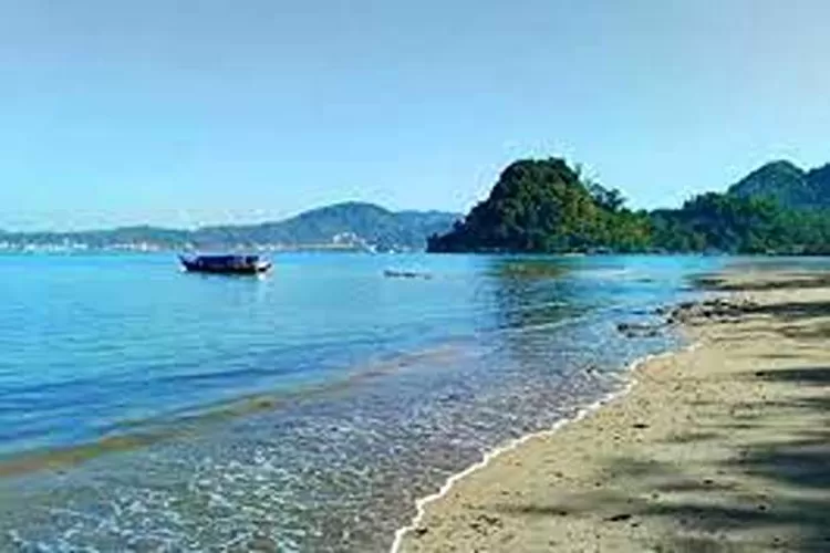 Pantai Nirwana Padang, Rekomendasi Wisata Pantai Yang Eksotis  (Isti)