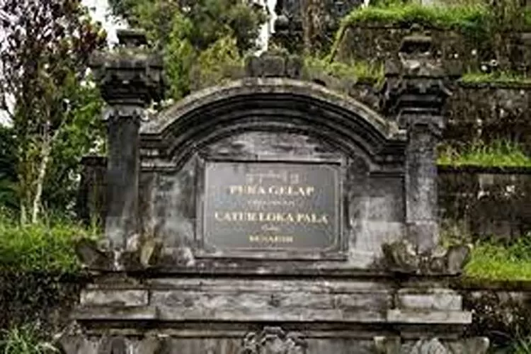 Rekomendasi Wisata Religi Putra Gelap Besakih Di Bali Yang Menarik Dikunjungi  (Isti)