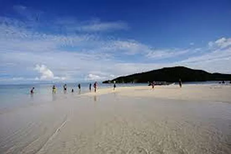 Rekomendasi Wisata Pantai Pasir Timbul Yang Menarik Untuk Dikunjungi  (Isti)