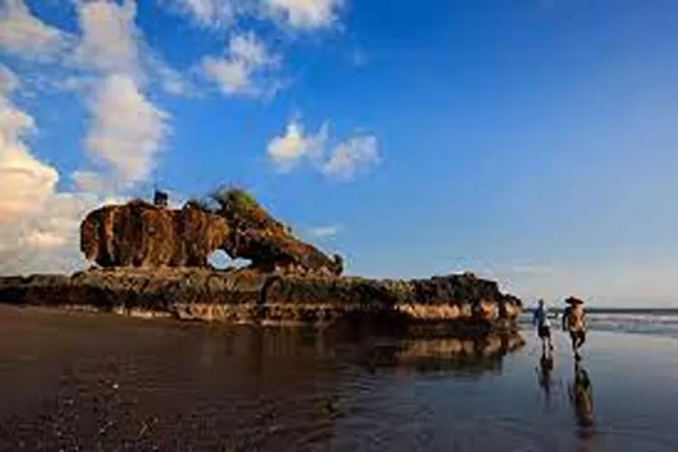 Rekomendasi Wisata Pantai Yeh Gangga Di Tabanan Bali Yang Menarik Untuk Dikunjungi  (Isti)