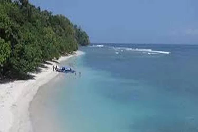 Rekomendasi Wisata Pantai Pelengkung Di Banyuwangi Yang Eksotis  (Isti)
