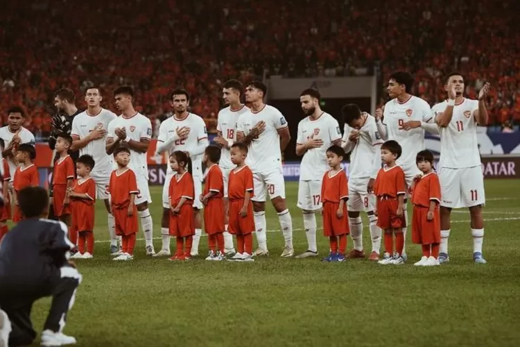 Potret Para Pemain Timnas Indonesia yang diturunkan Pelatih Shin Tae-yong di laga kontra China di ajang Kualifikasi Babak Ketiga Piala Dunia 2026. (Instagram.com/@messhilgerss)